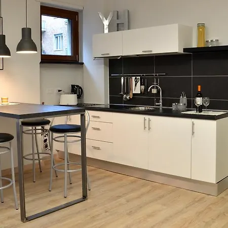 Yeshouse Apartment *